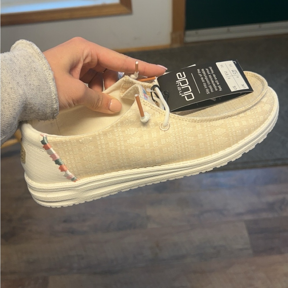 Hey dudes size 8 women’s New